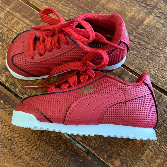 Kids puma shoes🌕 - Picture 2 of 4